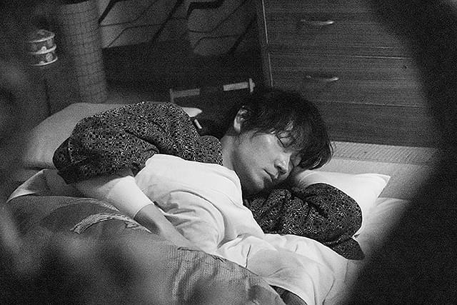 星と月は天の穴