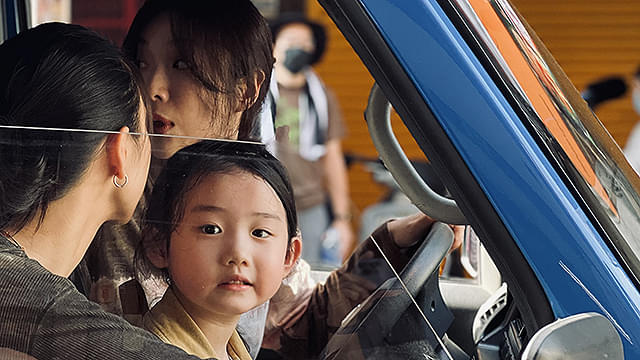 左利きの少女