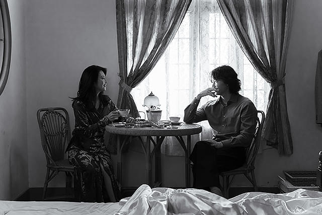 星と月は天の穴