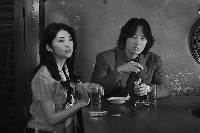 星と月は天の穴